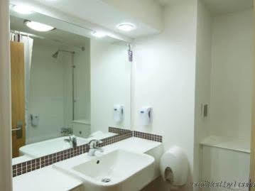 Premier Inn Gloucester Bagian luar foto
